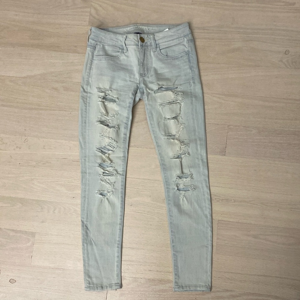 American Eagle Size 4 Short - Stretchy Super Low Rise Jegging - Light Blue Rips